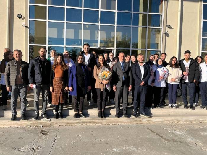 Üniversite Öğrencilerinden Huzur Evi Sakinlerine Diş Taraması