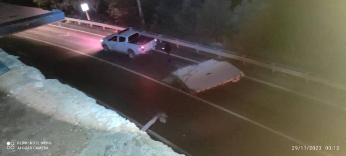 Yalova’da Fırtına Beton Bloğu Uçurdu