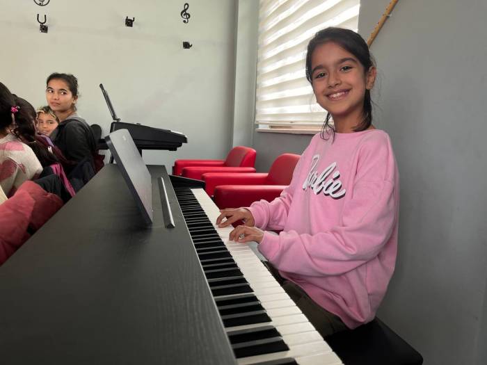 14 Bin Nüfuslu İlçede Herkese Bir Kitabın Düştüğü Kütüphane Büyük İlgi Görüyor