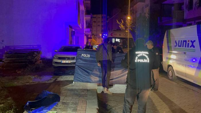 Evinde Bıçaklanan Genç Son Nefesini Sokak Ortasında Verdi