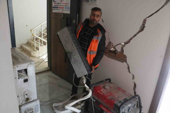 Az Hasarlı İş Yerinde Hayata Tutunmaya Çalışan Esnafın Çalınan Eşyaları, Kendi Fark Etmeden Polis Ekipleri Tarafından Bulundu