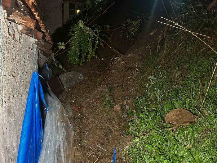 Eyüpsultan’da Toprak Kayması: 1 Ev Boşaltıldı