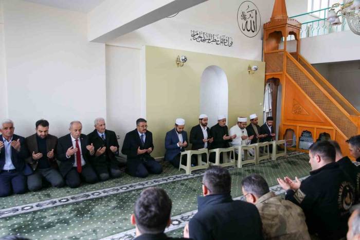 Vali Çelik, Şehit Korkmaz’ın Mevlit Programına Katıldı