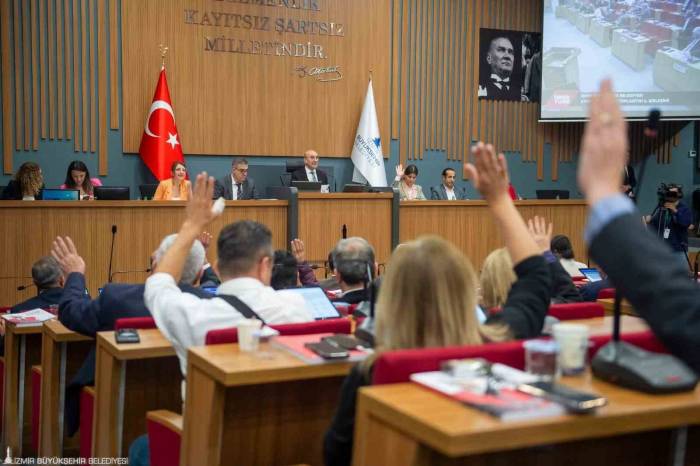 İzmir’de Su Baskını Mağdurlarına Nakdi Yardım Meclisten Geçti