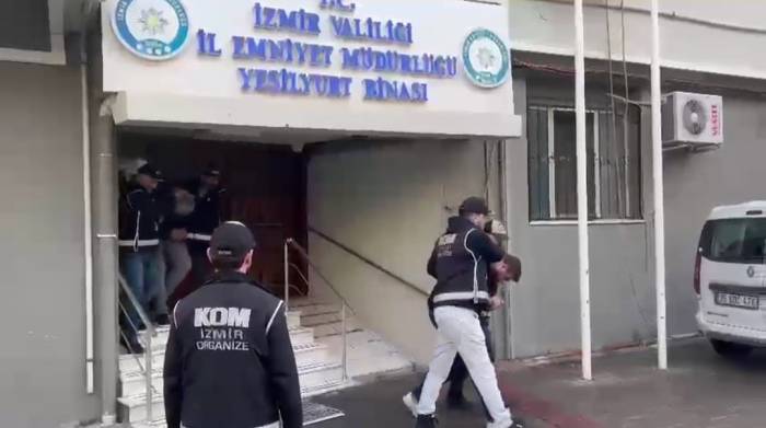 İzmir’deki Yasa Dışı Silah Ticareti Operasyonunda 2 Tutuklama