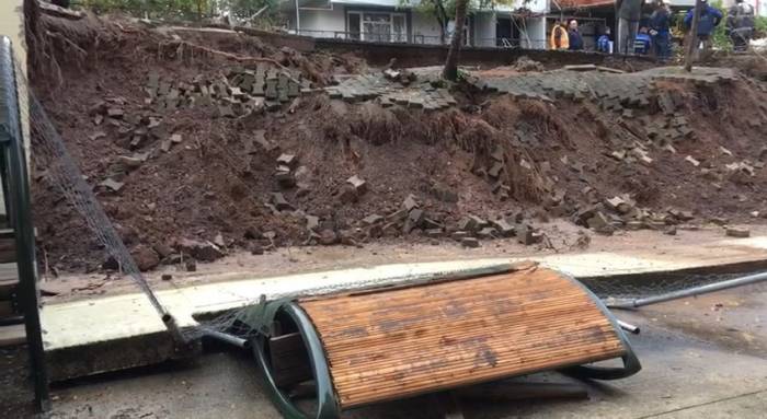 Okulun 7 Metrelik İstinat Duvarı Çöktü