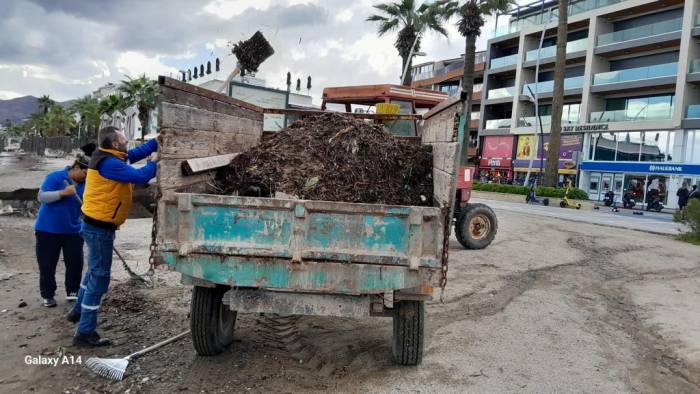 Marmaris’te Fırtına Temizliği