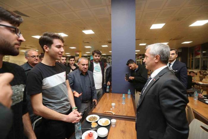 Başkan Tahmazoğlu Öğrenciler İle Bir Araya Geldi