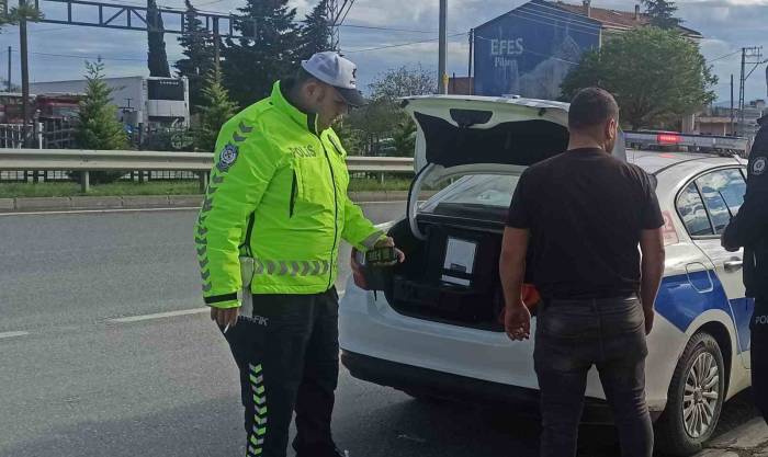 ‘Dur’ İhtarına Uymayan Sürücü Polisten Kaçamadı