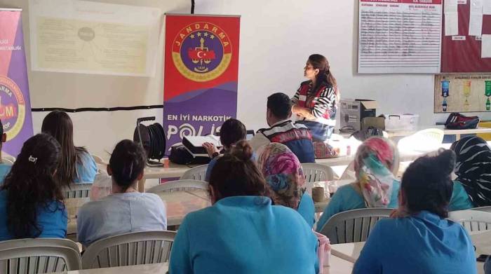 Jandarmadan Annelere Uyuşturucu İle Mücadele Eğitimi