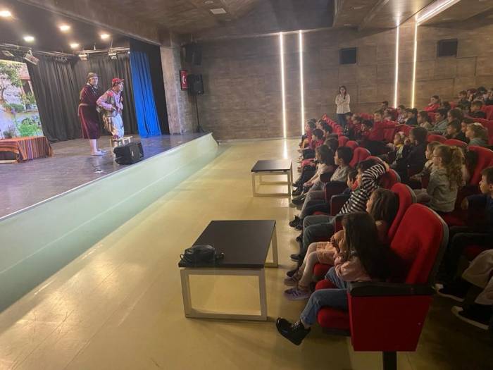 Sanatseverler Tiyatroyla Buluşmaya Devam Ediyor