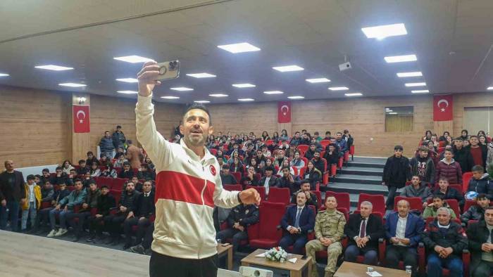 Milli Antrenör Başkalelilerle Bir Araya Geldi