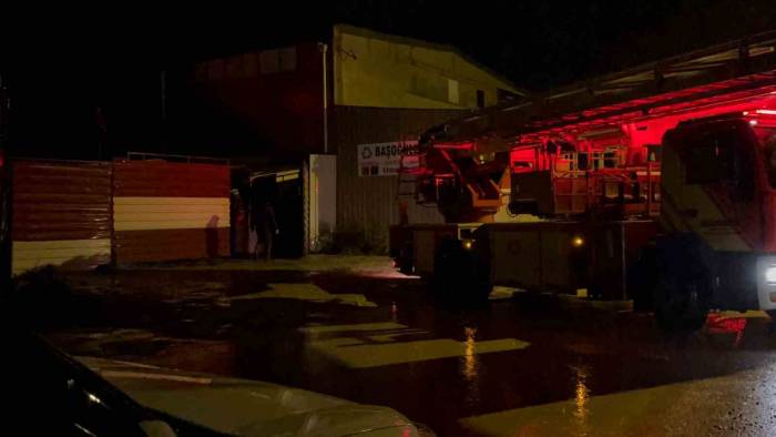 İnegöl’de Çaldıkları Aracı Parçalarken Yakalanan Hırsızlar Tutuklandı