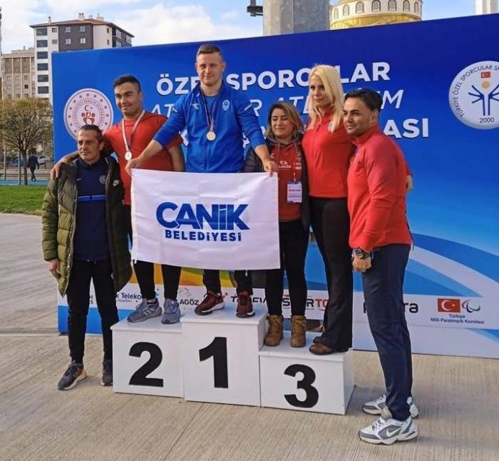 Ali Topaloğlu Disk Atmada Türkiye Rekoru Kırdı