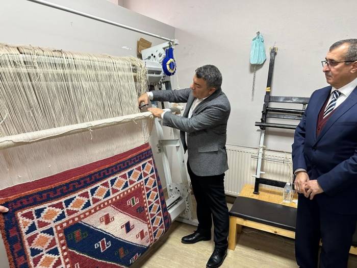 Kadınların Emeği İlk Kez Tezgahtan İndi