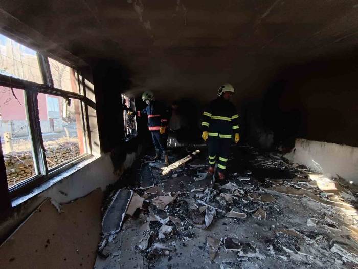Yüksekova’da Korkutan Yangın