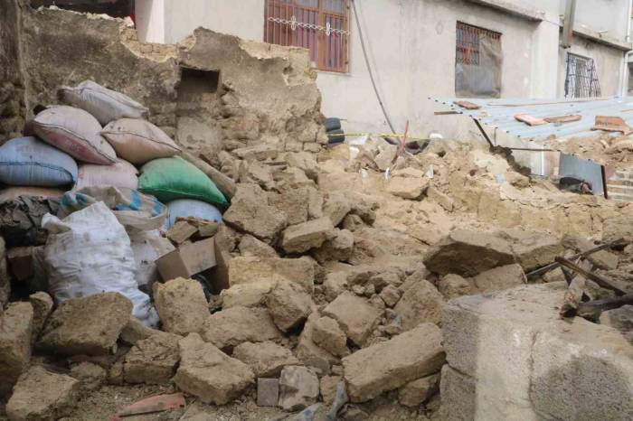 Odun Almak İçin Girdiği Kerpiç Ev Mezarı Oldu