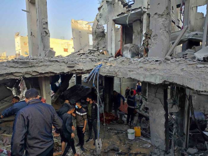 İsrail, Maghazi Mülteci Kampı’nı Vurdu: 10 Filistinli Hayatını Kaybetti