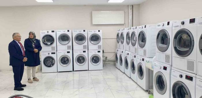 Başkan Büyükkılıç, Çamaşır Yıkama Merkezi’nde İncelemelerde Bulundu