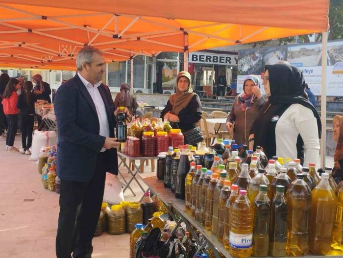 Filistin’e Yardım İçin Hayır Çarşısı Kurdular