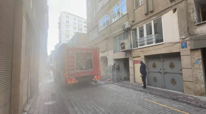Aynı Apartmanda Bulunan 2 İş Yeri 2 Gün Ara İle Yandı