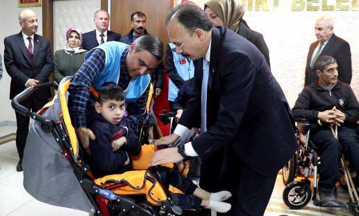 Siirt Engelli Bireylere Akülü Araç Desteği Sağlandı