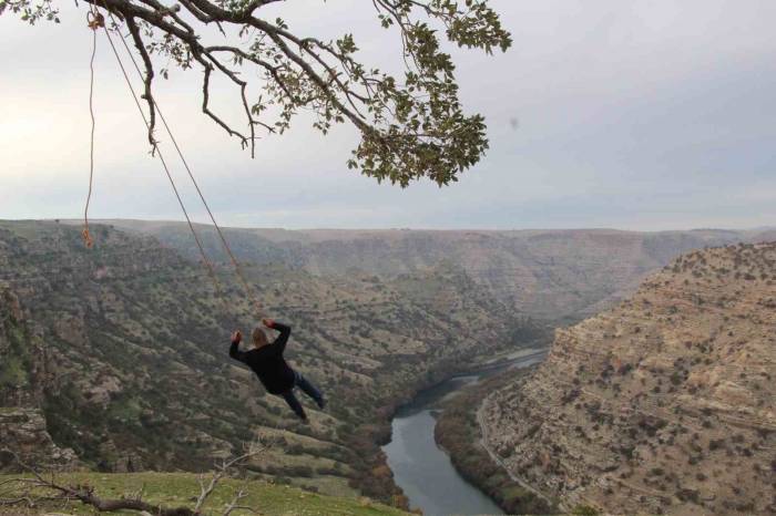 Şırnak’ta Adrenalin Tutkunları İçin Cehennem Deresi’nde ’cam Seyir Terası’