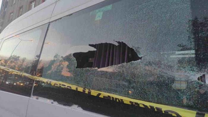 Sultangazi’de Kalaşnikofla Kurşun Yağdırdılar: 1’i Ağır 3 Yaralı
