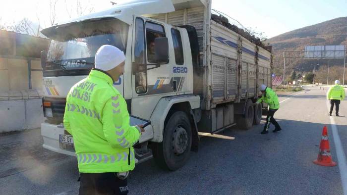 Tokat’ta Kış Lastiği Denetimleri Başladı