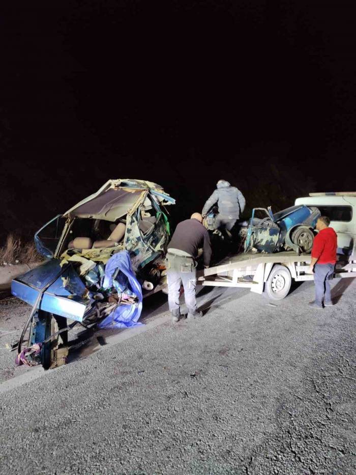 Tır İle Otomobil Çarpıştığı Kaza Da Hayatını Kaybedenlerin İsimleri Belli Oldu