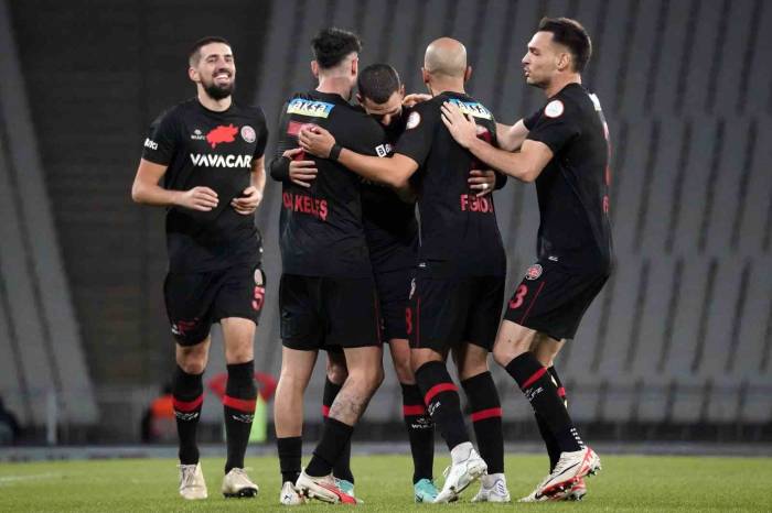 Trendyol Süper Lig: Fatih Karagümrük: 1 - İstanbulspor: 0 (İlk Yarı)