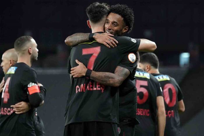 Trendyol Süper Lig: Fatih Karagümrük: 3 - İstanbulspor: 0 (Maç Sonucu)