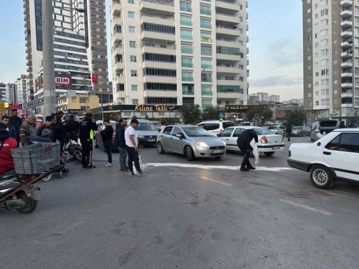 Tırın Altında Kalan Motosikletli Hayatını Kaybetti