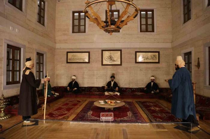 Cumhuriyet Tarihinin İlk Külliye Alanında Ziyaretçi Yoğunluğu