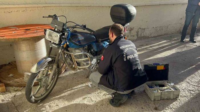 Gece Gasp Edilen Motosiklet, Gündüz Apartman Bahçesinde Bulundu