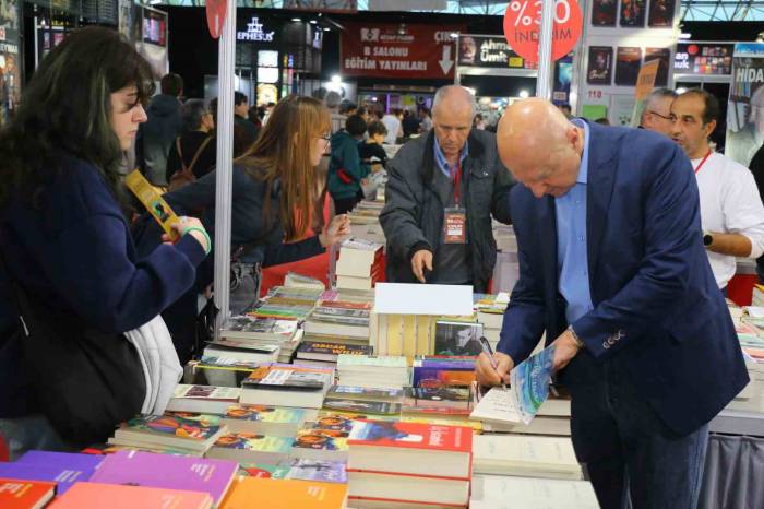 Antalya Kitap Fuarı’nda Müzikal Söyleşi