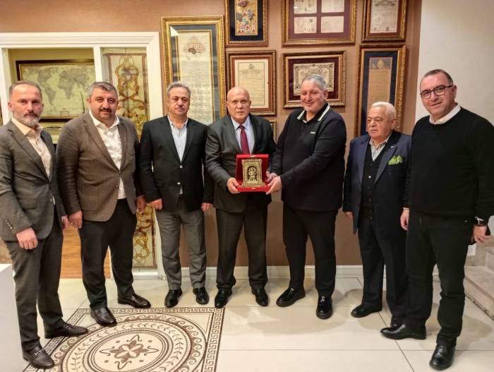 Başkan Pekmezci İstanbul’daki Hemşehrileriyle Bir Araya Geldi