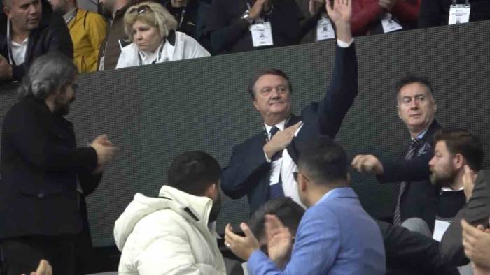 Beşiktaş Başkan Adayı Hasan Arat, Tezahüratlarla Karşılandı