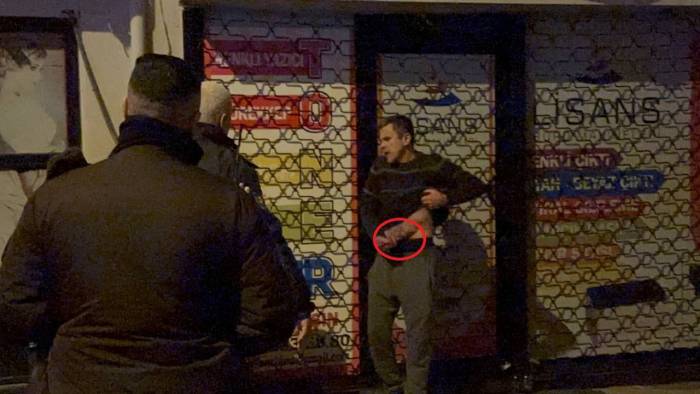 Eski Eşini Unutamadı, Sokak Ortasında Bıçağı Boğazına Dayadı
