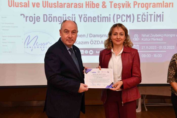 Güçlenen Esnafıyla Büyüyen Denizli Projesi Sertifika Töreniyle Sona Erdi