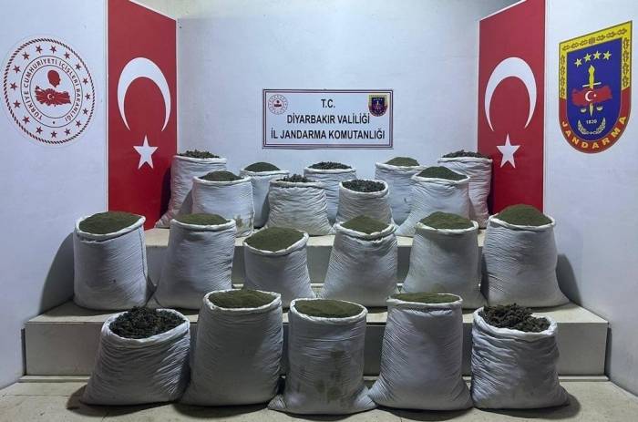Diyarbakır’da 1 Ton 148 Kilogram Esrar Ve 606 Kök Kenevir Bitkisi Ele Geçirildi