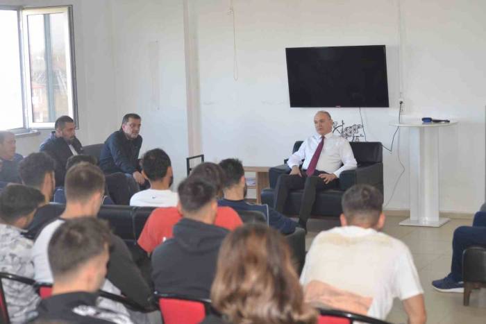Başkan Özlü Düzcesporlu Futbolcularla Bir Araya Geldi