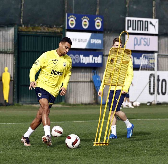 Alexander Djiku, Takımla Birlikte Çalıştı