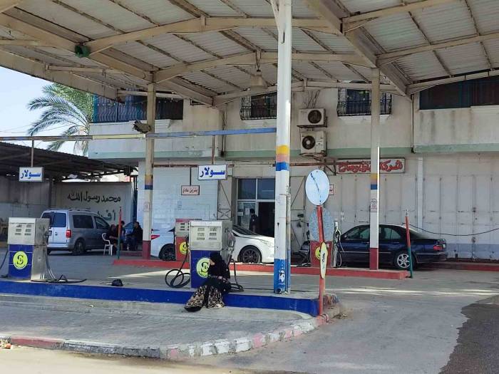 Gazze’deki Filistinliler Gaz İçin Saatlerce Sıra Bekliyor