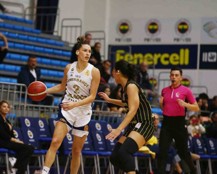 Kadınlar Basketbol Süper Ligi: Fenerbahçe: 111 - Çankaya Üniversitesi: 79