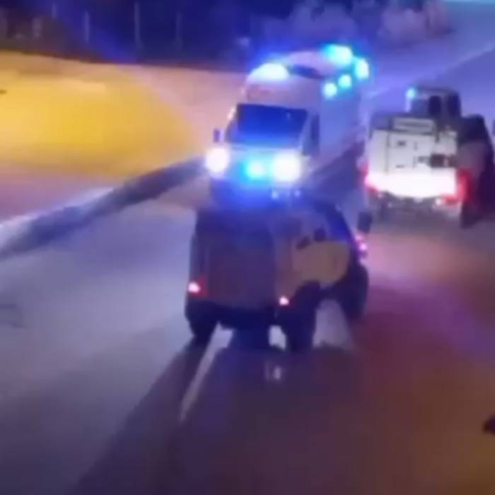 Motosikletli 2 Kişi Yolda Yürüyen Vatandaşa Silahla Saldırdı: 1 Yaralı