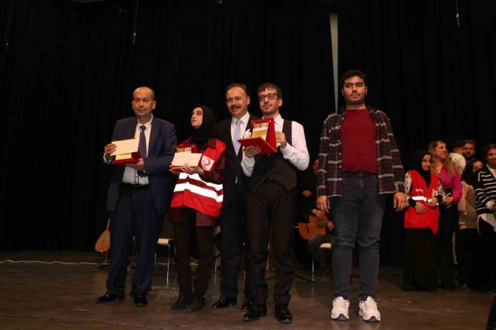 Siirt’te 7. Geleneksel Engelleri Aşta Gel Ses Yarışması Düzenlendi