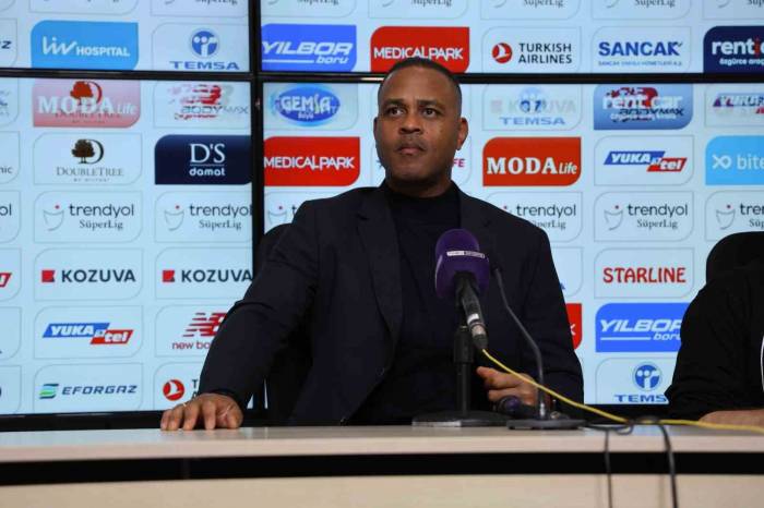 Patrick Kluivert: “Bizler İçin Üzücü Bir Sonuç Oldu”