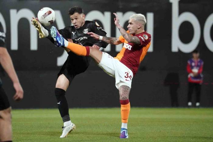 Trendyol Süper Lig: Pendikspor: 0 - Galatasaray: 0 (İlk Yarı)