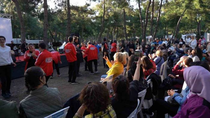 Konyaaltı’nda Engelli Vatandaşlar Konserle Eğlendi